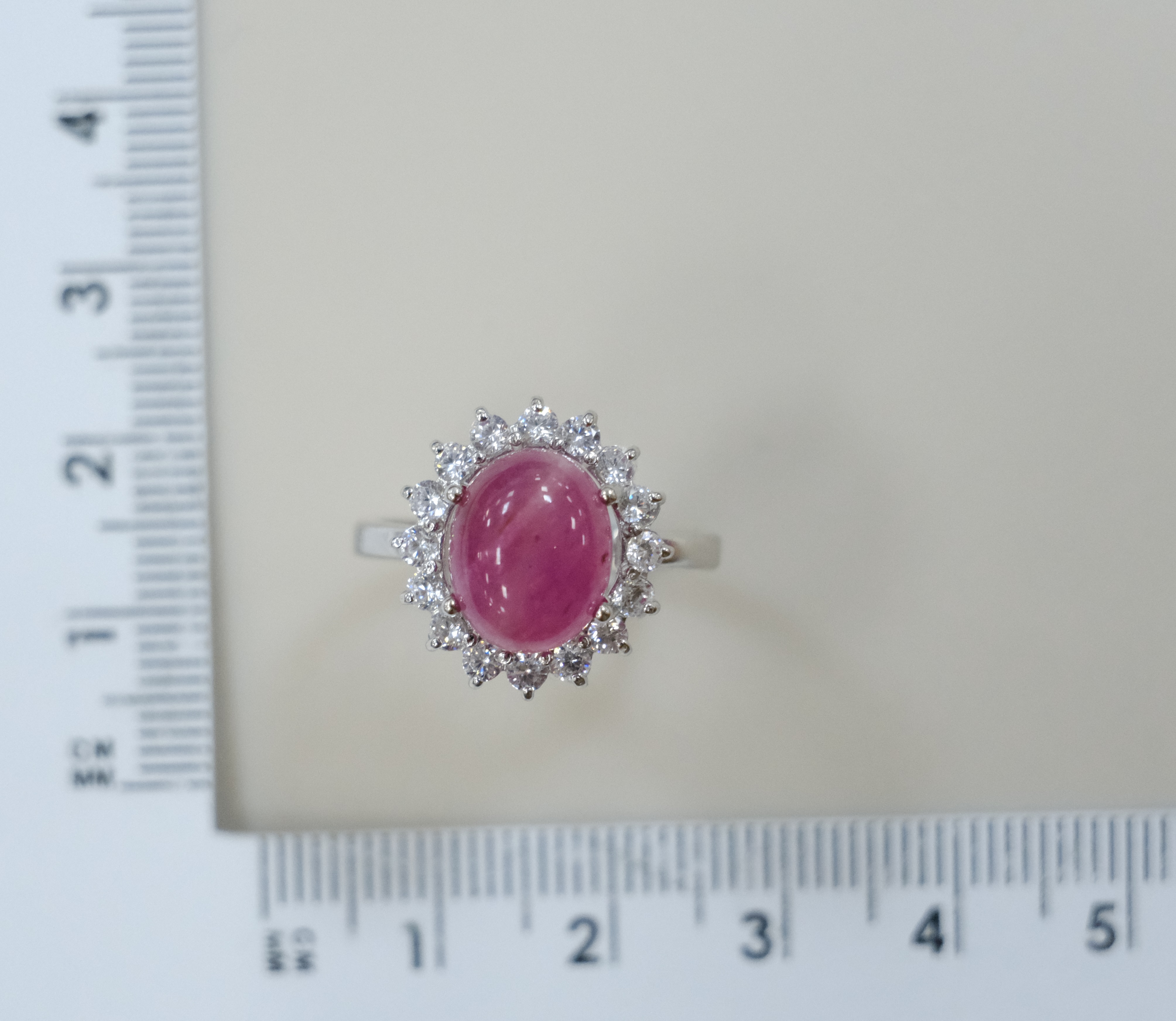 Серебряное кольцо с малиновым жадеитом